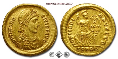 TEODOSIO I, SOLIDO, 383-388 d.C., CONCORDIA AVGGGB / CONOB Costantinopoli elmata seduta in trono, il piede destro poggia su una prua di nave, tiene nella sinistra uno scudo su cui è scritto VOT X MVLT XV e nella destra lo scettro, Zecca di Costantinopoli, ORO, SPL, (R), (RIC 71a2/S) / monete romane imperiali antiche rare d'oro (moneta romana imperiale antica rara - Impero Romano) | Moruzzi Numismatica