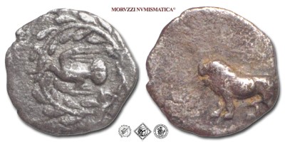 Sicionia, SICIONE, EMIOBOLO, 335-330 a.C., leone / colomba in volo entro corona, Zecca di Sicione, ARGENTO, BB, (Sear 2770) / monete greche antiche d'argento (moneta greca antica da collezione - Grecia) | Moruzzi Numismatica