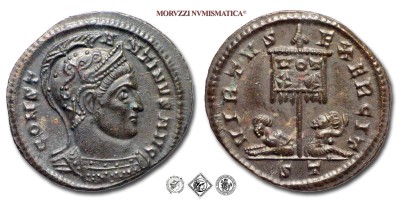 COSTANTINO I, PICCOLO BRONZO, 319-320 d.C., VIRTVS EXERCIT / VOT XX / ST Due prigionieri seduti a terra ai piedi di uno stendardo; quello a s. ha le mani legate dietro il dorso; quello a d. è nell'atteggiamento della tristezza, Zecca di Ticinum, SPL, (RIC 114) / monete romane imperiali antiche (moneta romana imperiale antica - Impero Romano) | Moruzzi Numismatica