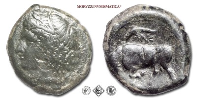 Sicilia, SIRACUSA, Agatocle, BRONZO, 317-289 a.C., ΣYRAKOΣIΩN testa di Kore con corona di spighe di grano / toro cozzante e in alto delfino e monogramma NK, Zecca di Siracusa, BB, (R), (Calciati 96) / monete greche siciliane siracusane antiche rare (moneta greca siciliana siracusana antica) | Moruzzi Numismatica