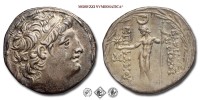 Regno dei Seleucidi, ANTIOCO VIII, Grypos, TETRADRAMMA, 121-96 a.C., BAΣIΛEΩΣ ANTIOXOY EΠIΦANOYΣ Zeus Uranios tiene una stella e un lungo scettro; crescente in alto; nel campo, a s.: monogramma (M), Zecca di Ace, ARGENTO, mBB, (SNG Dan. 401) / monete greche antiche d'argento (moneta greca seleucide antica - Grecia) | Moruzzi Numismatica